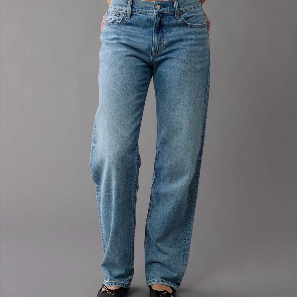 American Eagle Outfitters Ex Boyfriend Strigid size 10 SHORT - Light Blue Wash